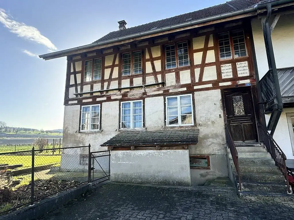 Bauernhaus mit Ausblick auf den Irchel