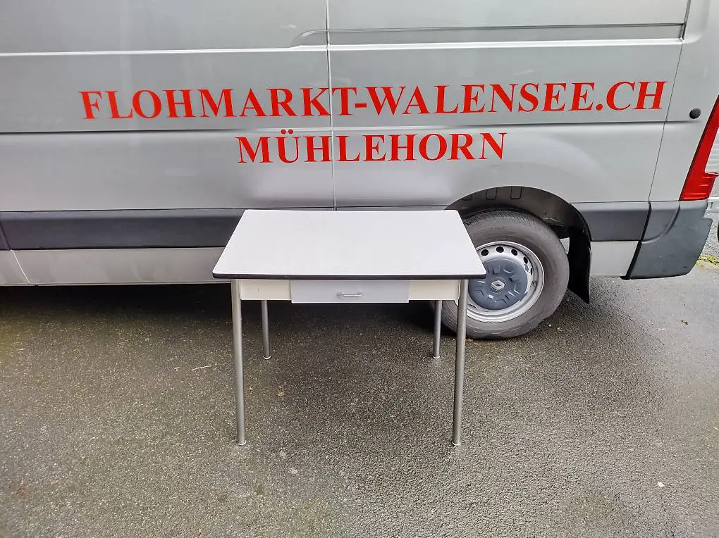 Gut erhaltener Vintage Tisch Küchentisch mit Schublade