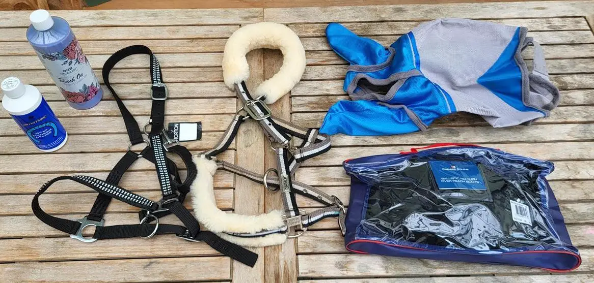 NEUFliegenmaske mit UV Schutz, Hufglocken, Halfter, Killitch, Pflegespray