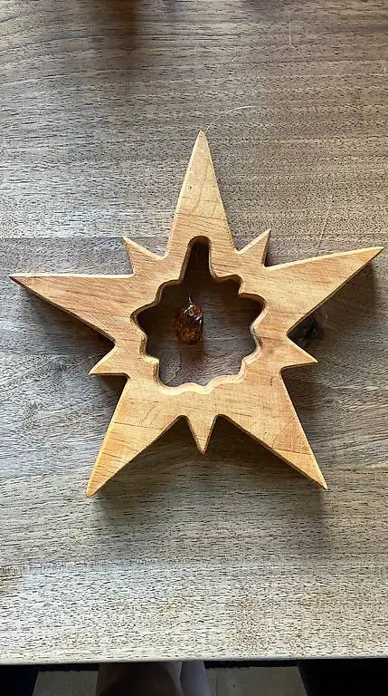 Bernstein Sternaufhänger aus Massivholz
