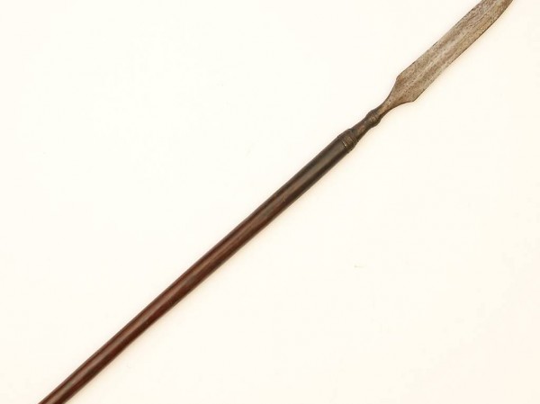  Antike lange Lanze, Spitze aus Damast - Indonesien