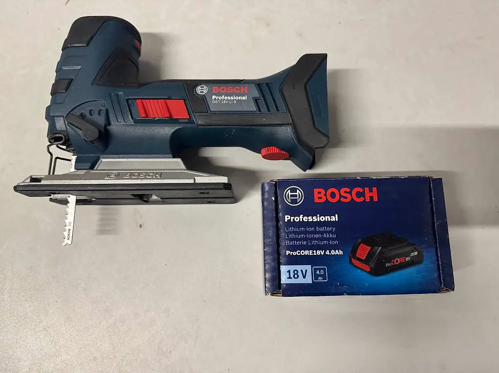 Bosch Akku-Stichsäge GST 18V-Li S
