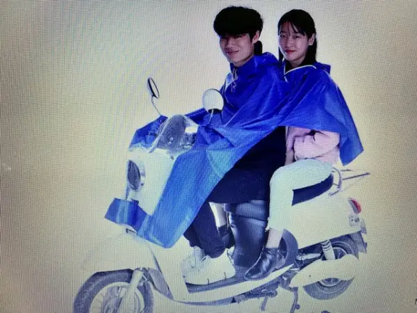 PVC Doppel Regenschutz Regen Poncho rot oder blau Kapuze