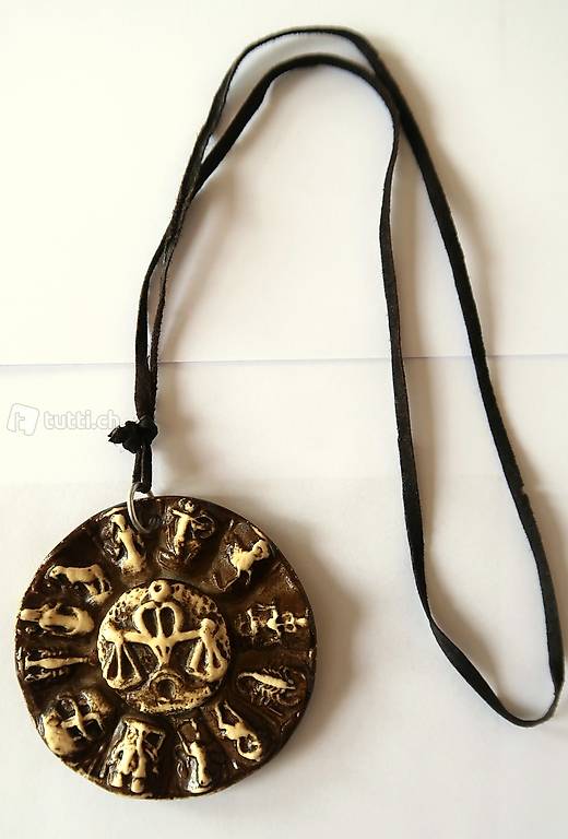  Über 50-jähriger Anhänger im Zeichen der Waage