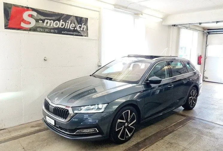 SKODA Octavia Combi 2.0 TDI DSG Style AHK, Panoramdach