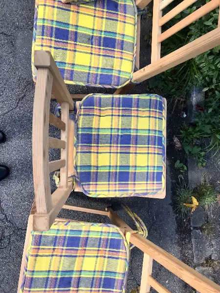 4 Stühle aus Kieferholz