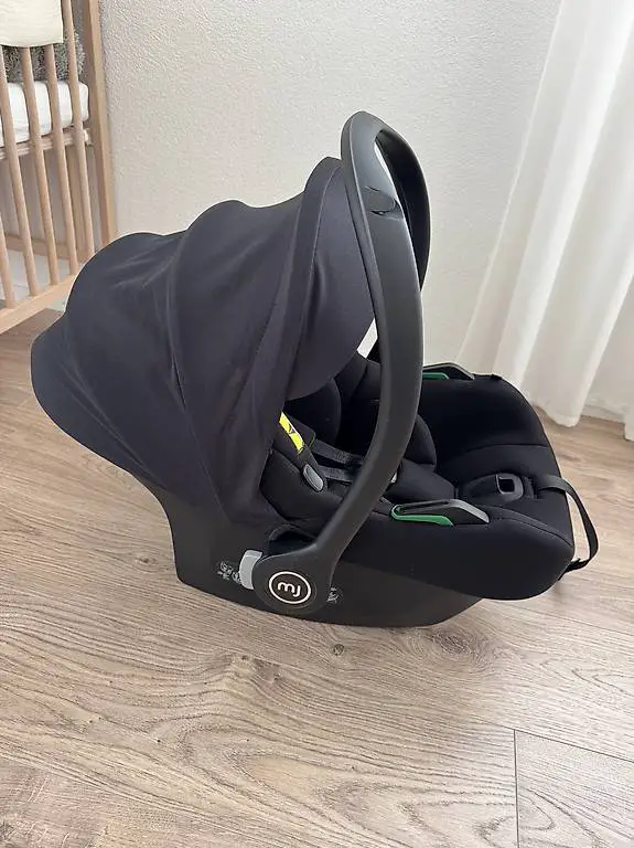 Babyschale Avionaut Cosmo 2.0 mit Isofix Station