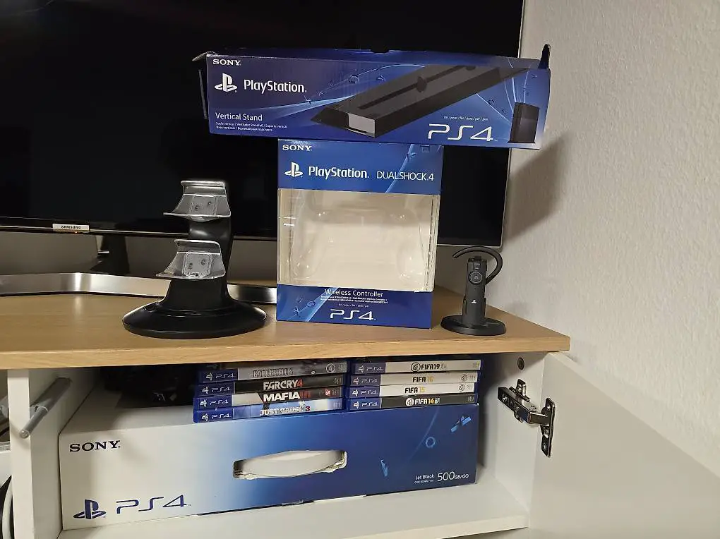 PS3+2Joystick+Halterung+Ladestation+Headset+8Games