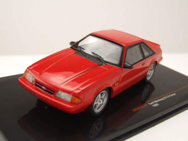 NEU: Ford Mustang III LX 5.0 Coupé 1987-1993 rot 1:43 von IXO