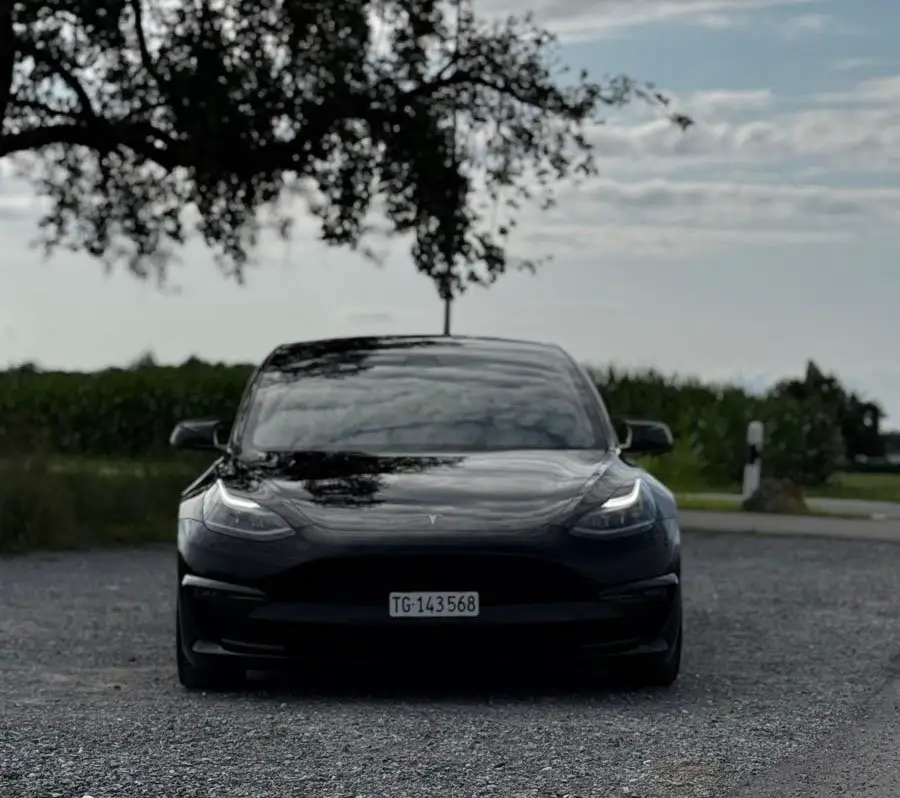 TESLA Model 3 Performance D