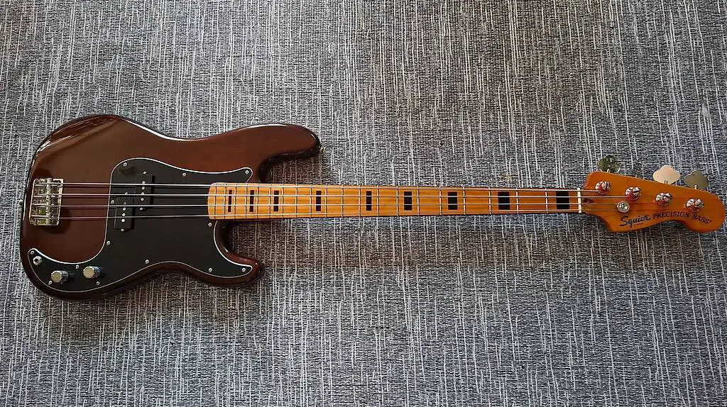Squire Precission Bass by Fender
