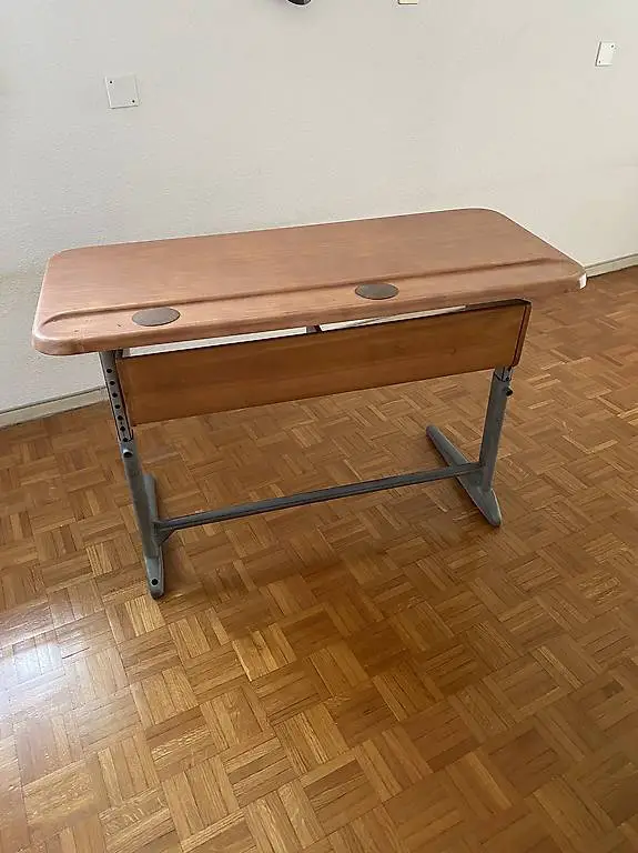 Altes Schülerpult von Embru