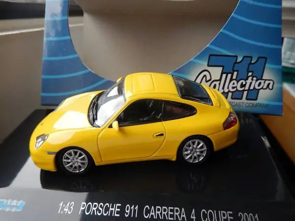 Porsche 911 Carrera 4- 2004 gelb OVP