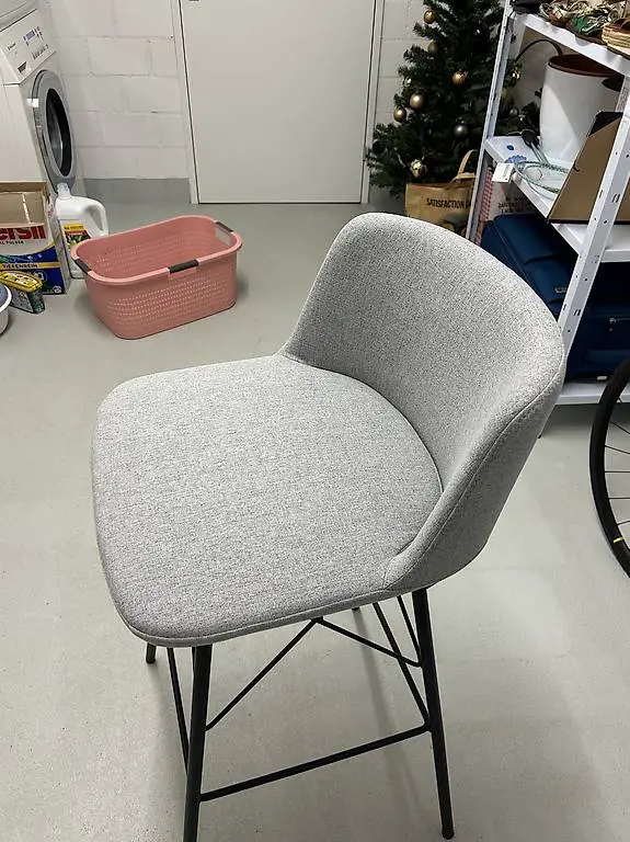 Bartisch Filigrano Pfister und Barhocker Adam Pfister