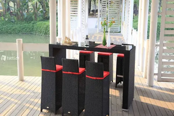 Rattan Bar edel und elegant - Hocker mit Lehne