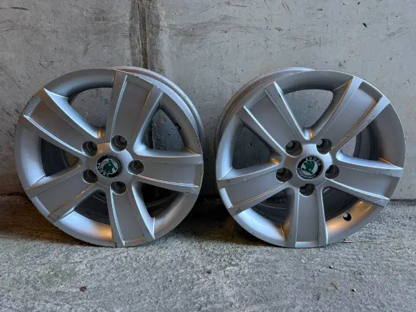 2 Alufelgen Skoda Octavia 6.5x15 ET50 1Z0601025S