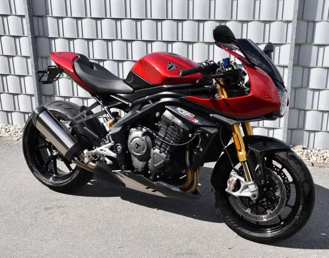 triumph speed triple 1200 rr