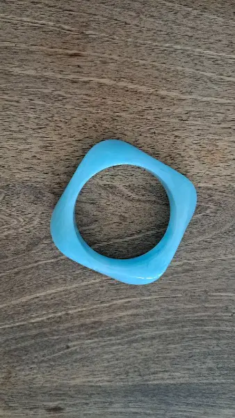 bracelet bleu en résine