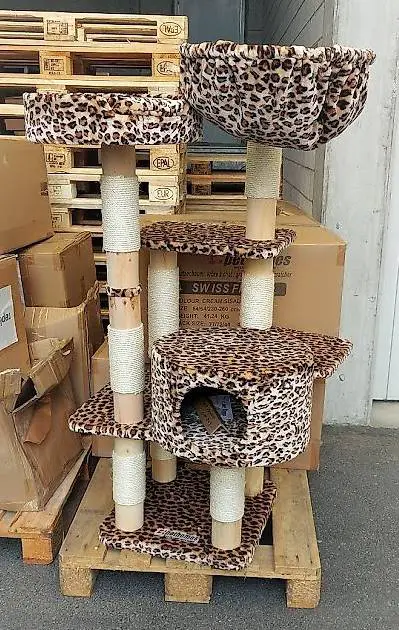 Massiver Holzkatzenbaum Deluxe neu