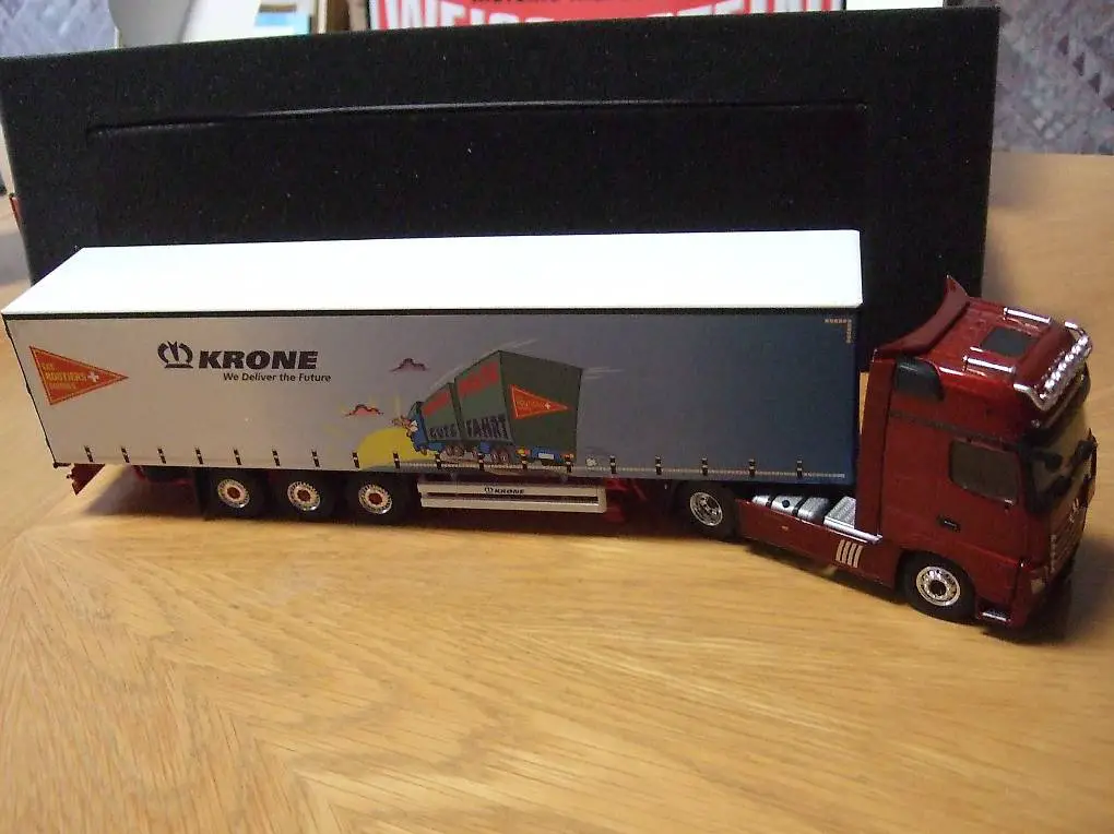 Lastwagen Mercedes mit Krone Auflieger Model Tekno 1:50