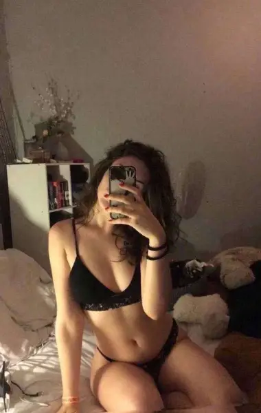 Juste une jeune femme qui cherche à faire des rencontres