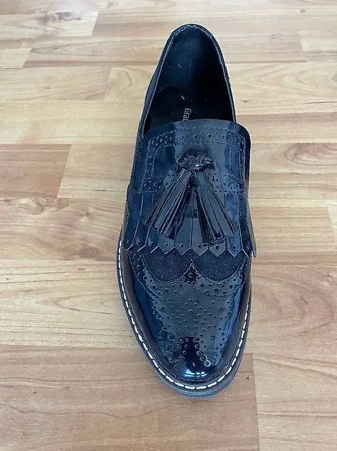 Halbschuhe dunkelblau mit Lackeinsatz, Grösse 38