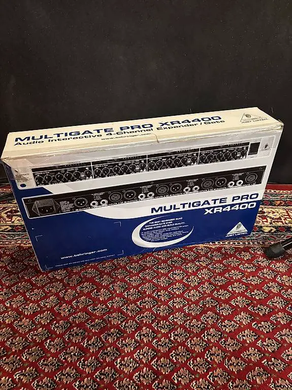 Behringer Miltigate Pro XR4400