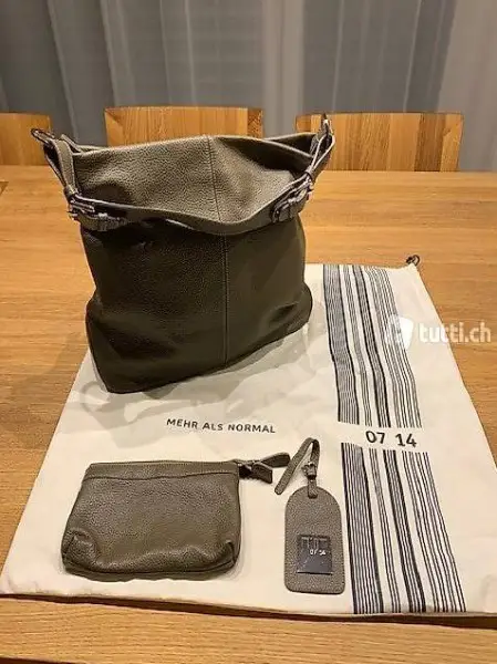 Handtasche Marke 0714 mit diversem Zubehör