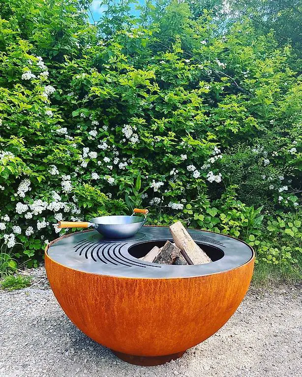 Dickwandige neue Feuerschale 1m mit asymmetrischen Grillring