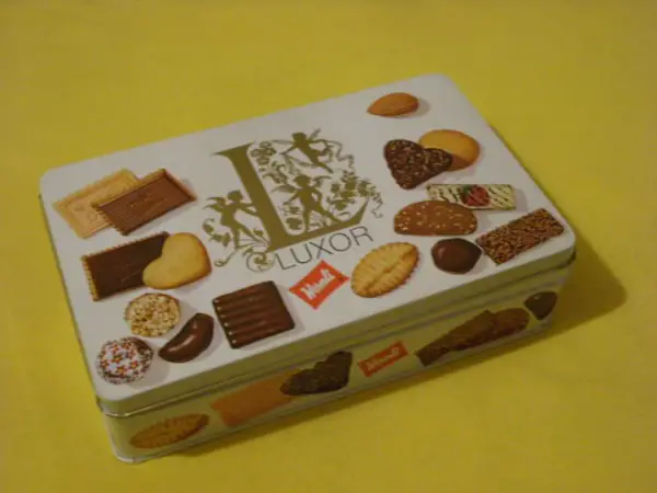 ancienne boîte à biscuits Wernli Louxor