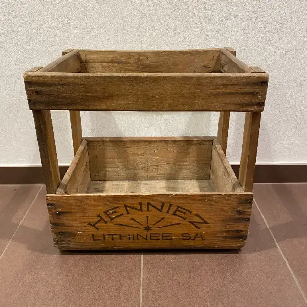 >>rar: antiker holz harasse henniez mineralwasser nestle