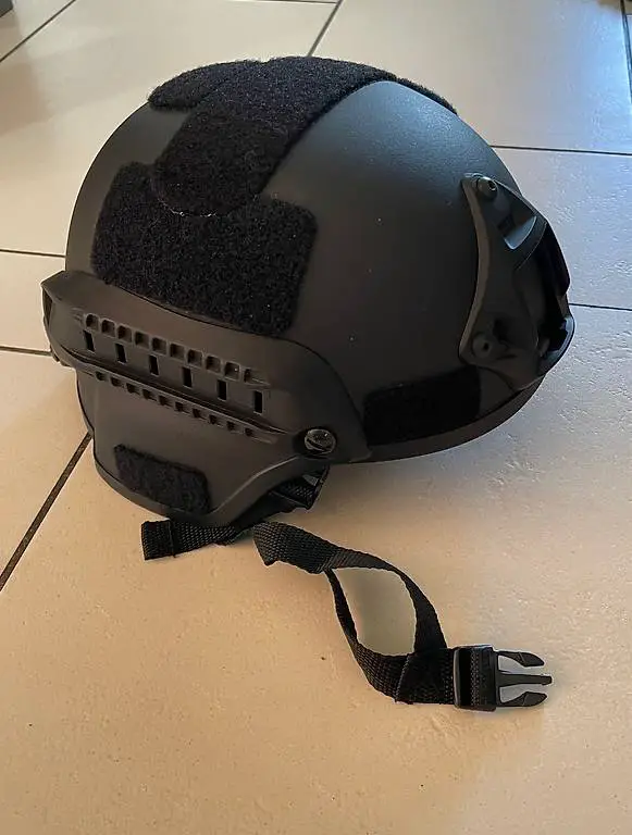Helm NEU mit Klett