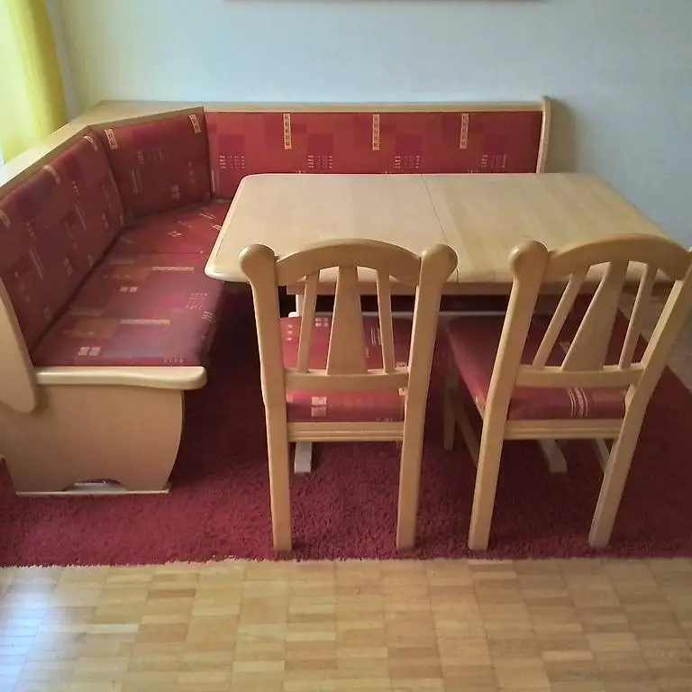 Eckbank massiv mit Tisch und 2 Stühlen