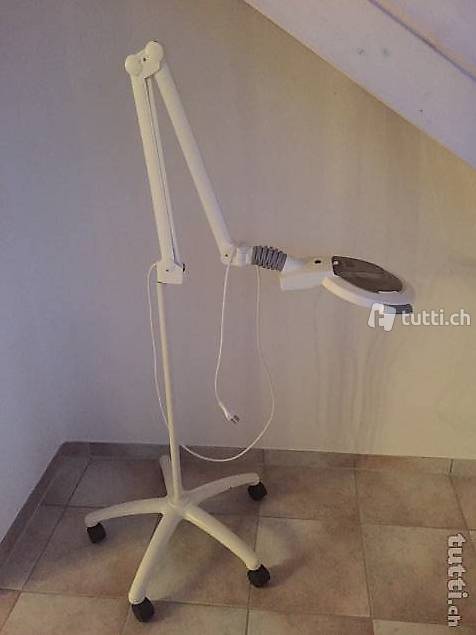 Lupenlampe für Kosmetik oder Arztpraxis