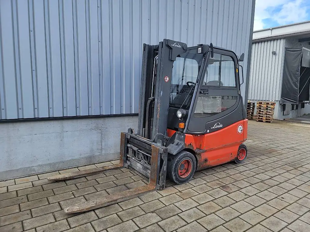 Stapler Linde E30S Triplex mit Ausweis Hub 470cm