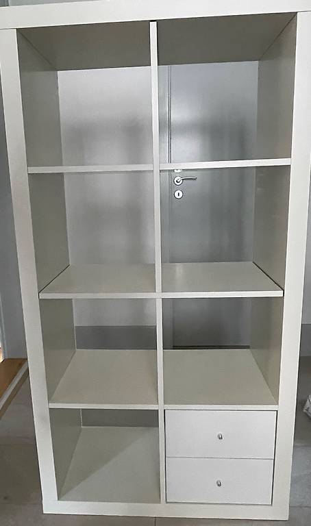 KALLAX Regal, weiss, 77x147 cm; deutliche Gebrauchsspuren