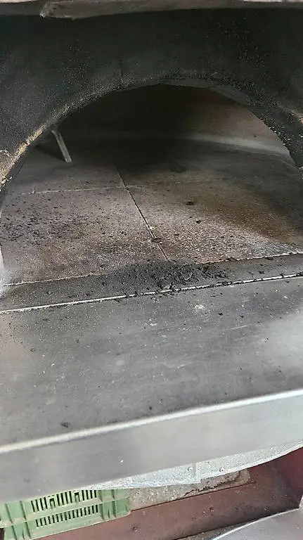 Foodtruck mit holzofen zum vermieten