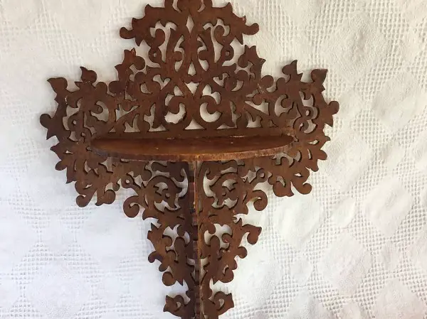 Antikes Laubsägegestell aus Holz