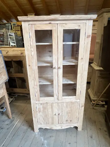 + ART 891 + Vitrine en sapin sablé