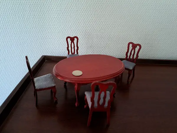 table et 4 chaises pour maison de poupées