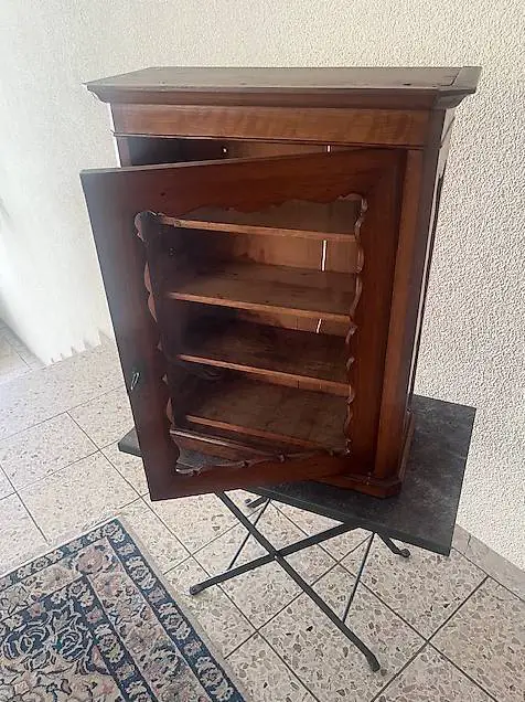 Antike Hängevitrine