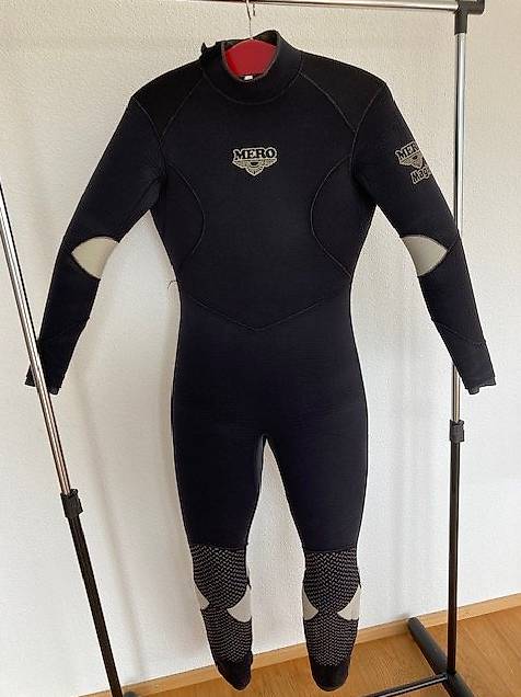 TAUCHMATERIAL: Tauchanzug Neopren