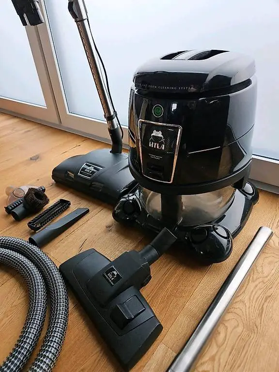 NEU Hyla Staubsauger mit allem Zubehör