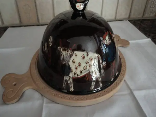  Käseglocke mit Holzunterplatte, Käseteller