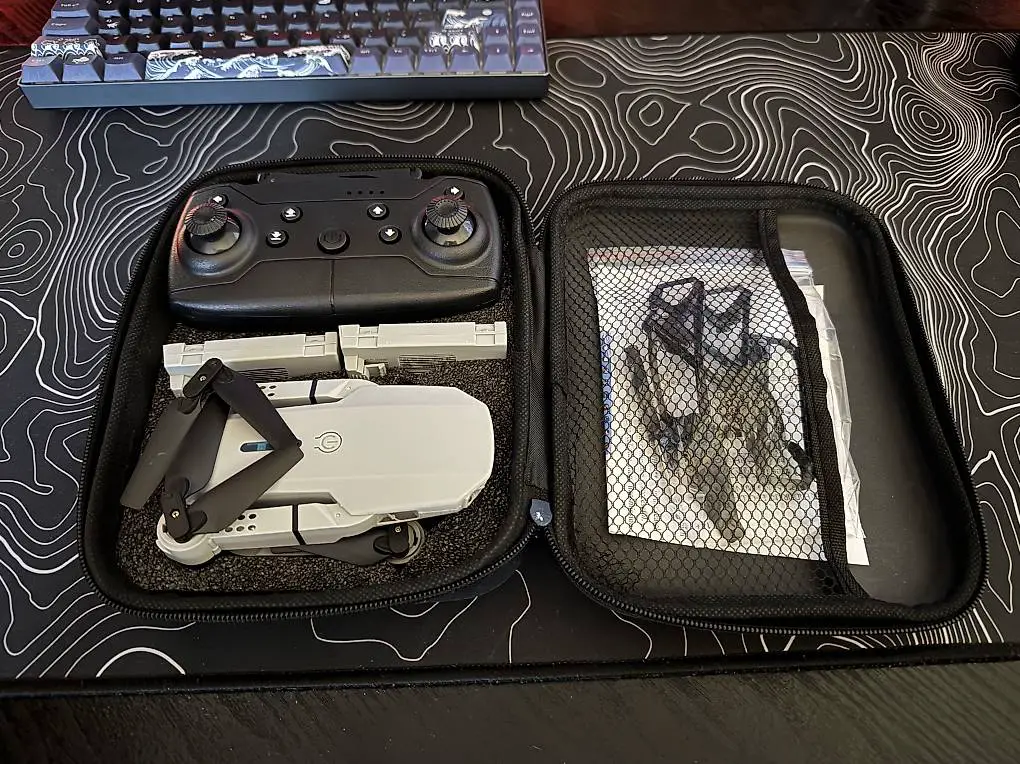 Drohne mit Kamera und 3 Akkus