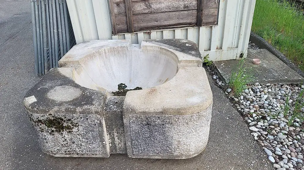 Brunnentrog aus Beton