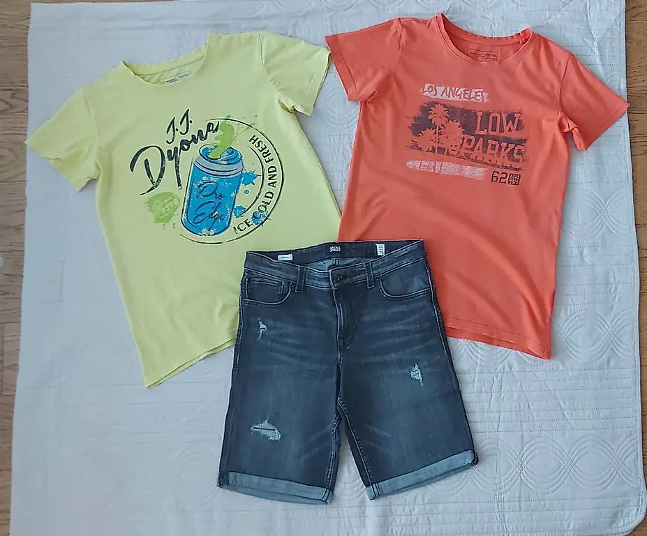 Jeansshort Jack & Jones Gr. 164 + 2 T-shirts Gr. 158/164