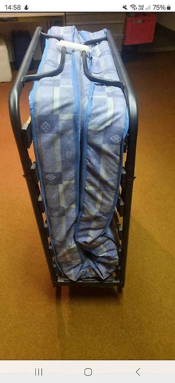 Klappbett Mit Matratze + Rollen