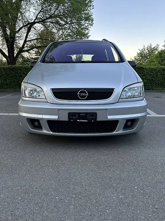 Opel zafira opc