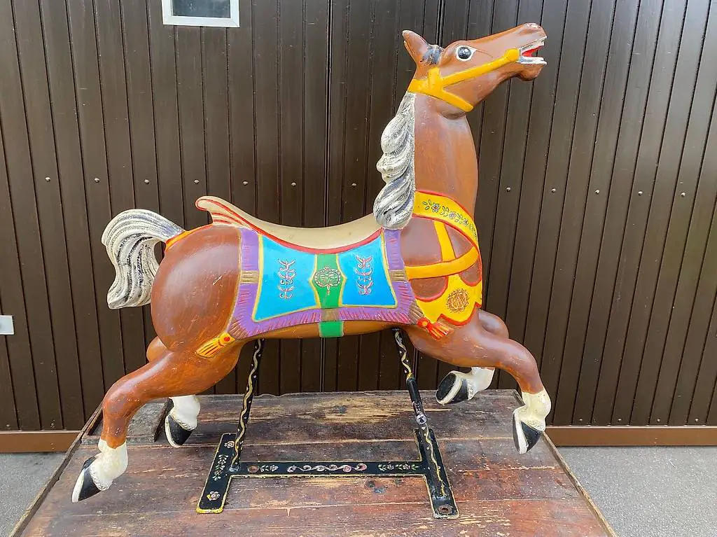 wunderschönes altes Karussellpferd